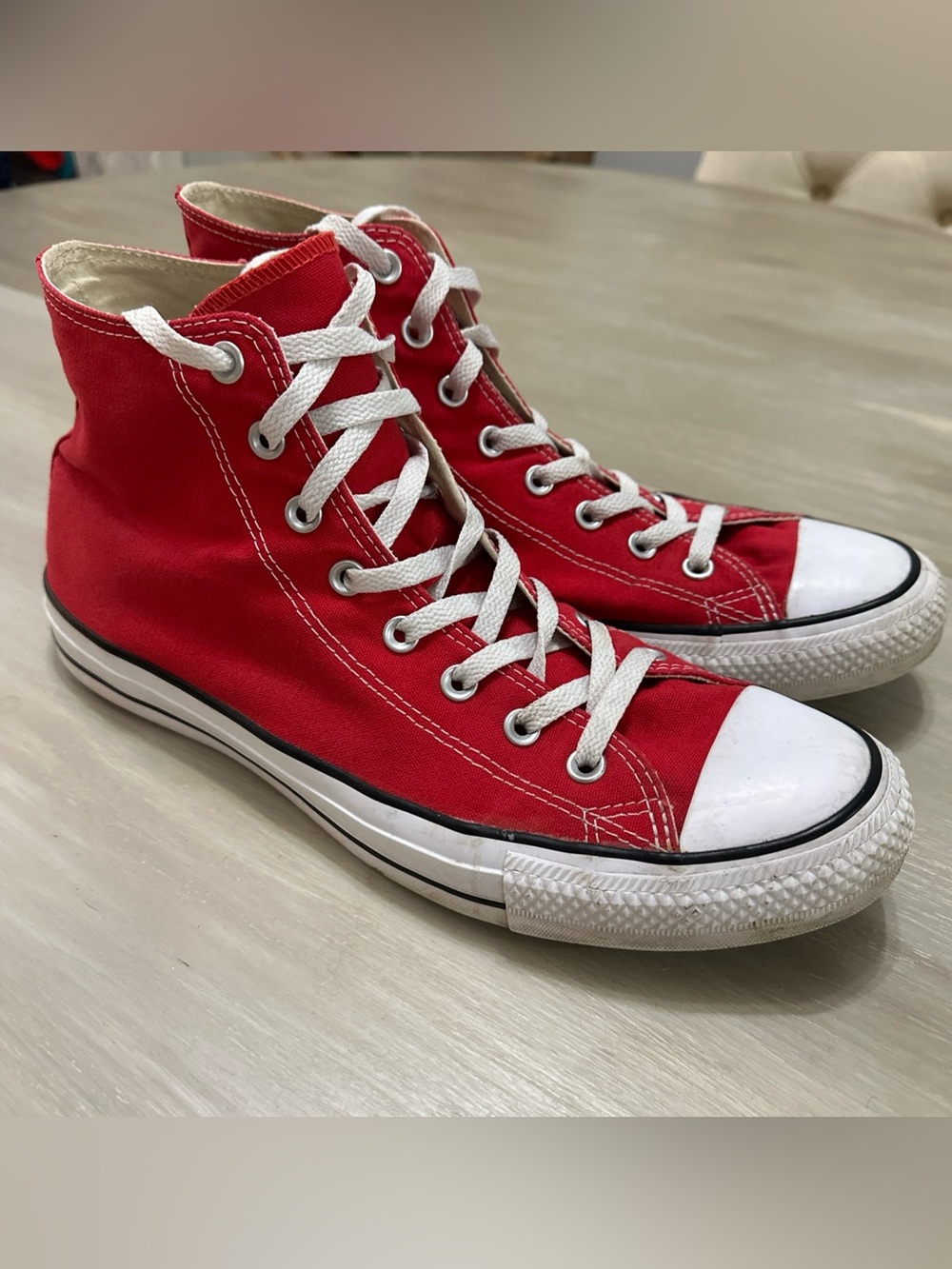 Red Converse Chuck Taylor High Tops Barely Worn Size 12 Men’s / Women’s 14